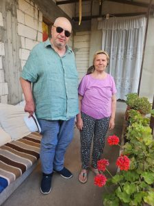 Când invidia duşmanilor şi autoritatea locală îşi dau mâna să dărâme casa unei bătrâne